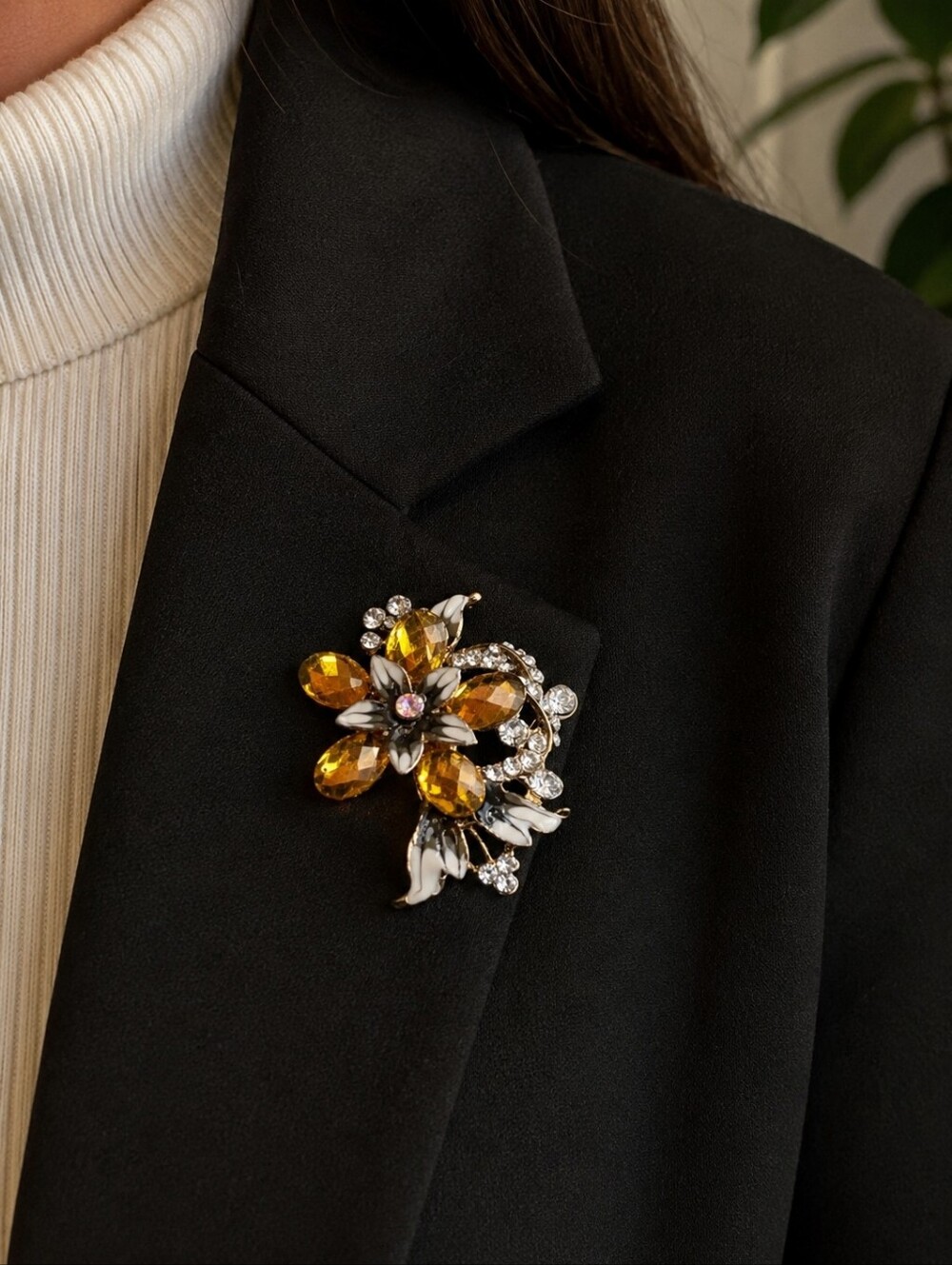 Flower Pattern Vintage White and Orange Rhinestones Brooch Pin
